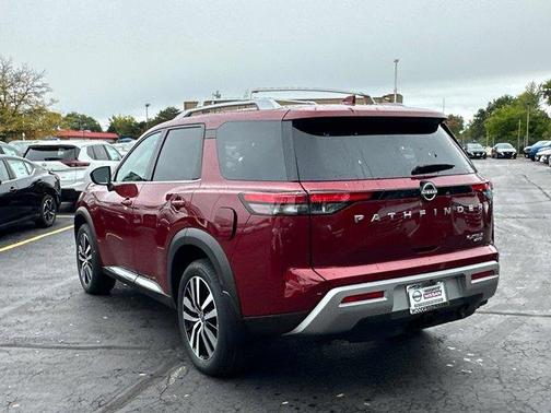 2025 Nissan Pathfinder Platinum