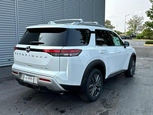 2025 Nissan Pathfinder SL