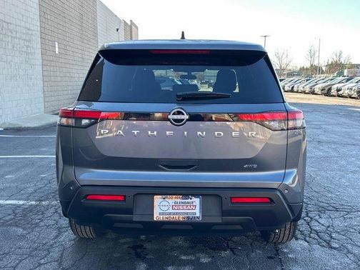 2025 Nissan Pathfinder S