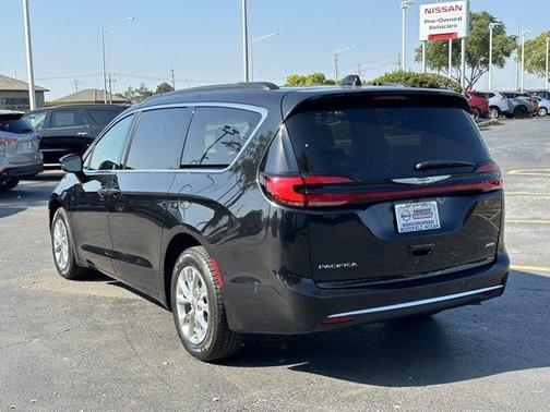 2022 Chrysler Pacifica Touring-L