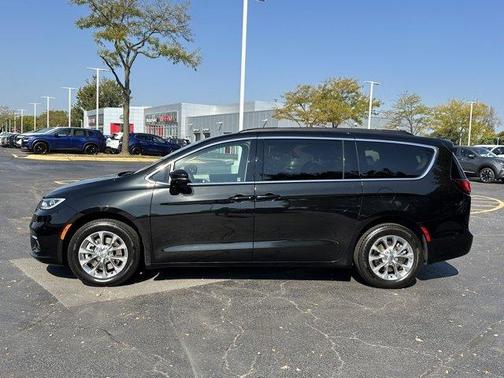 2022 Chrysler Pacifica Touring-L