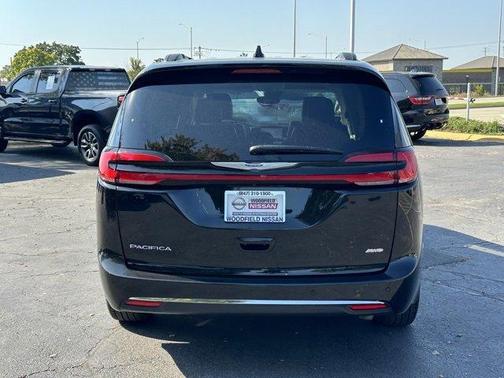 2022 Chrysler Pacifica Touring-L