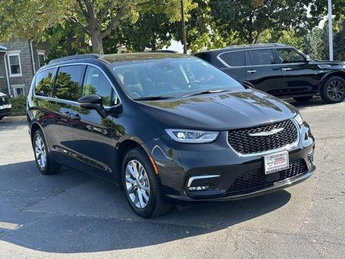 2022 Chrysler Pacifica Touring-L