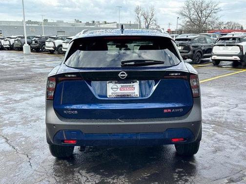 2025 Nissan Kicks SR