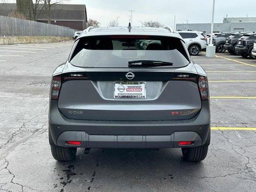 2025 Nissan Kicks SR