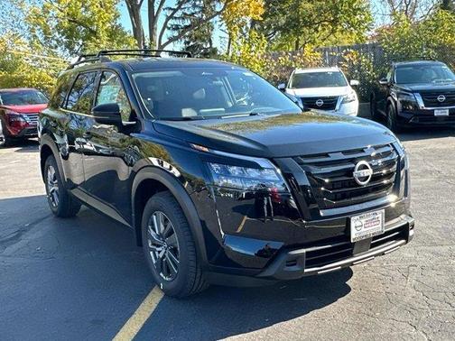 2025 Nissan Pathfinder SV