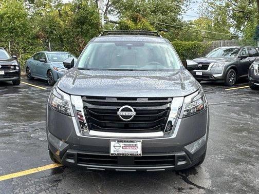 2025 Nissan Pathfinder SV