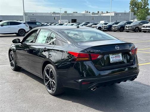 2025 Nissan Altima SR