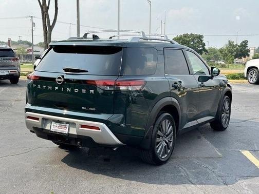 2025 Nissan Pathfinder SL
