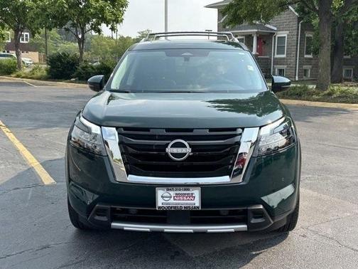 2025 Nissan Pathfinder SL
