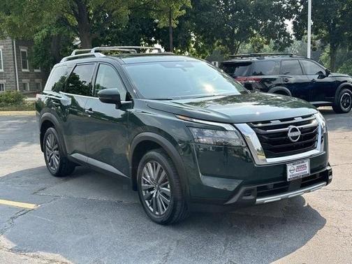 2025 Nissan Pathfinder SL