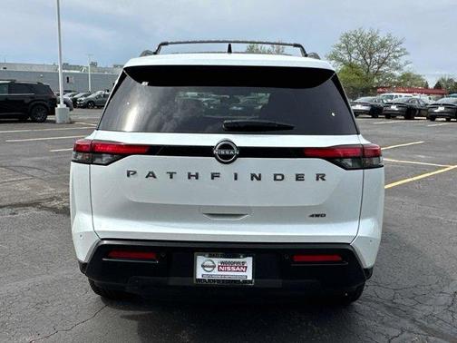 Everest White P 2026 Nissan Pathfinder SV