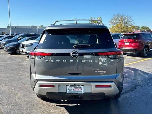 2025 Nissan Pathfinder Platinum