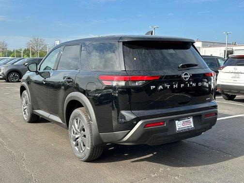 2025 Nissan Pathfinder S