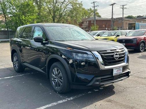2025 Nissan Pathfinder S