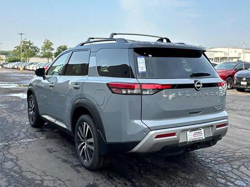 2025 Nissan Pathfinder Platinum