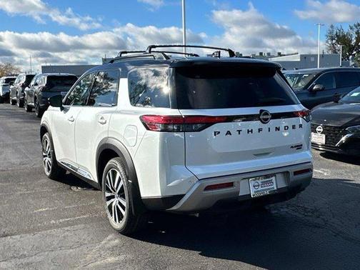 2025 Nissan Pathfinder Platinum