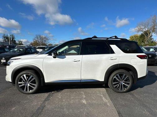 2025 Nissan Pathfinder Platinum