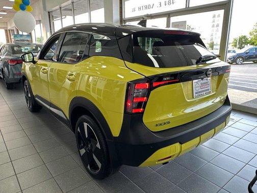 2025 Nissan Kicks SR