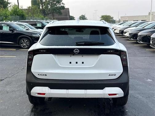2025 Nissan Kicks SV
