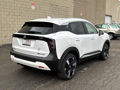 2025 Nissan Kicks SR