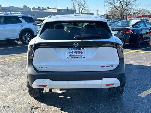 2025 Nissan Kicks SR