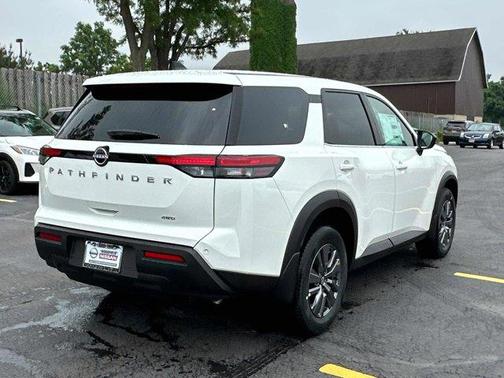 2025 Nissan Pathfinder S