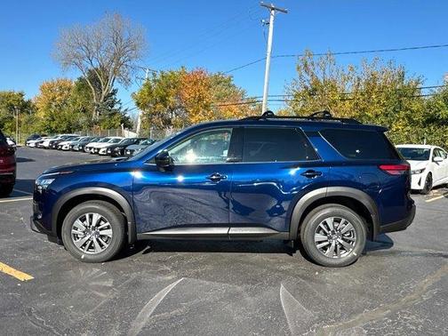 2025 Nissan Pathfinder SV