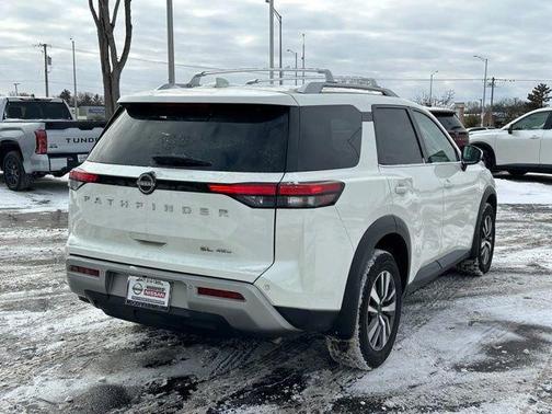 2024 Nissan Pathfinder SL