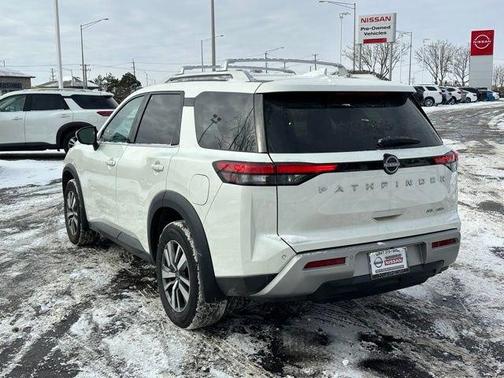 2024 Nissan Pathfinder SL
