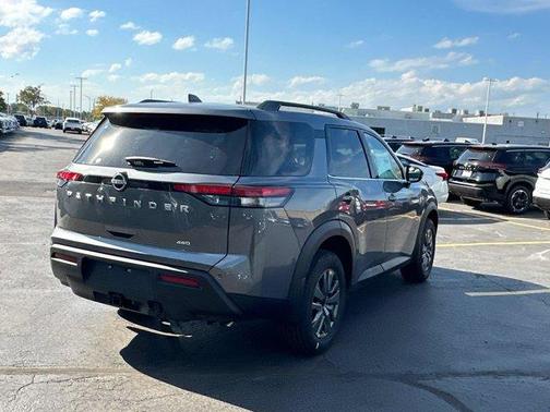 2025 Nissan Pathfinder SV