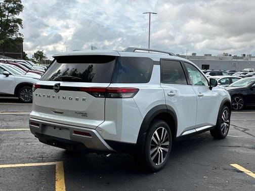 2025 Nissan Pathfinder Platinum