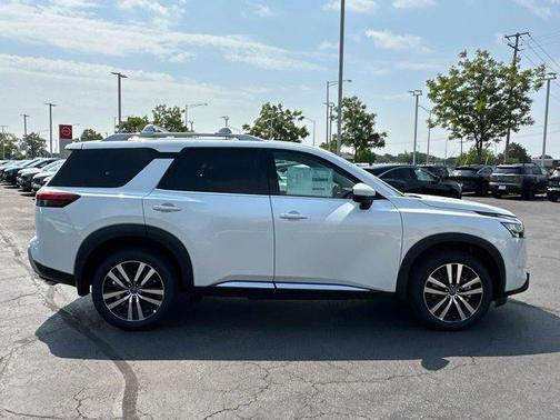 2025 Nissan Pathfinder Platinum