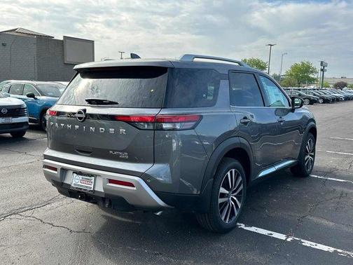2025 Nissan Pathfinder Platinum