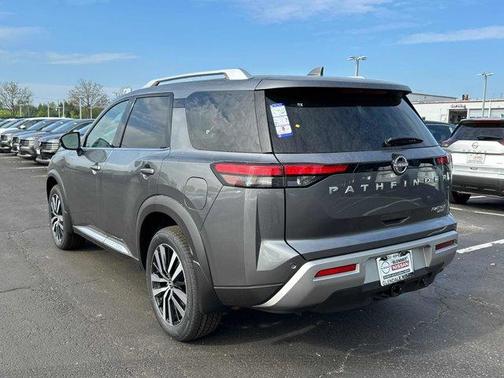 2025 Nissan Pathfinder Platinum