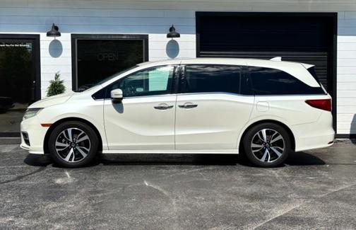 White Diamond Pearl 2018 Honda Odyssey Elite