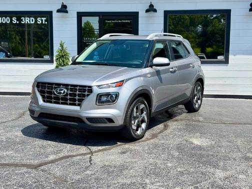 Shimmering Silver 2023 Hyundai VENUE SEL