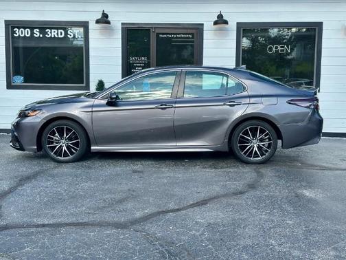 2022 Toyota Camry SE
