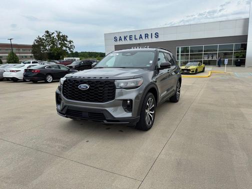Gray Metallic 2025 Ford Explorer ST-Line