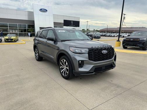 Gray Metallic 2025 Ford Explorer ST-Line