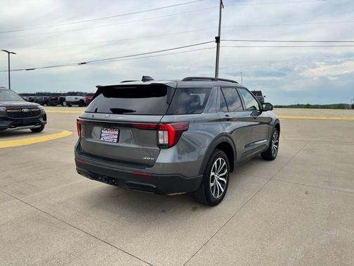 Gray Metallic 2025 Ford Explorer ST-Line