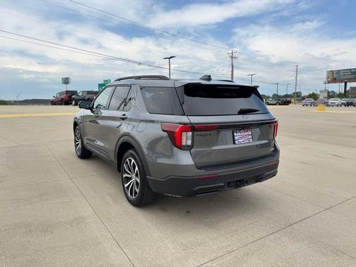 Gray Metallic 2025 Ford Explorer ST-Line