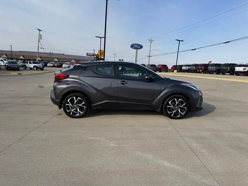 2021 Toyota C-HR XLE