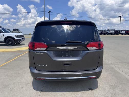 2018 Chrysler Pacifica Touring-L Plus