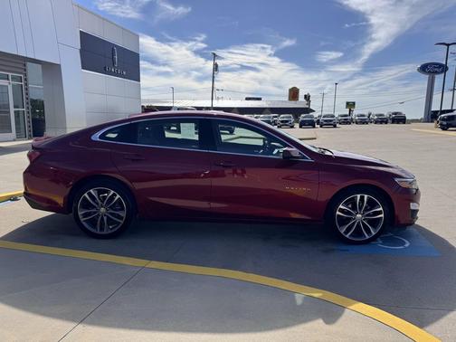 2022 Chevrolet Malibu FWD LT