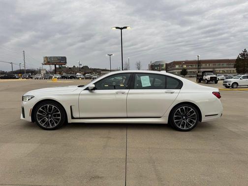 2022 BMW 740 i xDrive