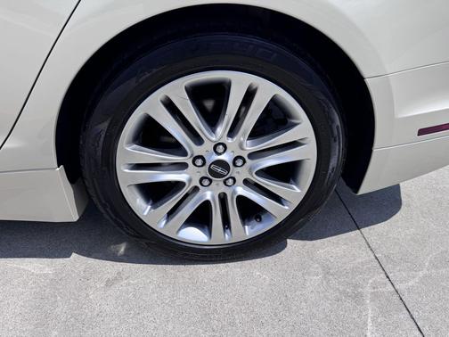 2016 Lincoln MKZ Base