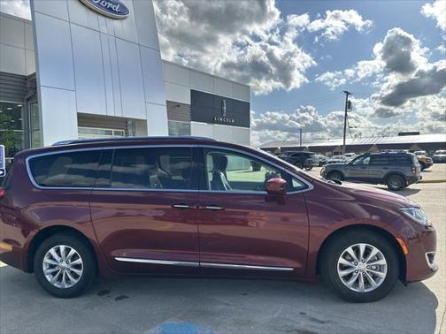 2018 Chrysler Pacifica Touring-L