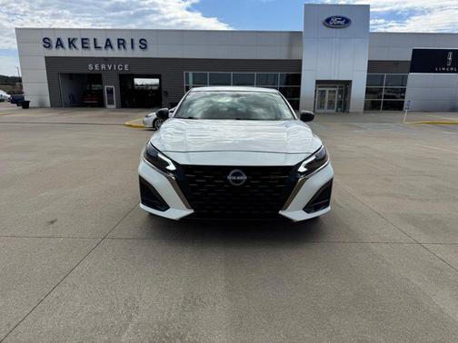 2025 Nissan Altima SR FWD