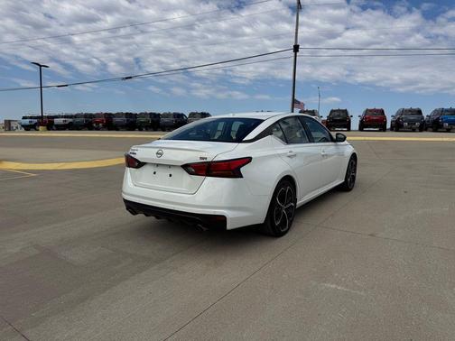 2025 Nissan Altima SR FWD